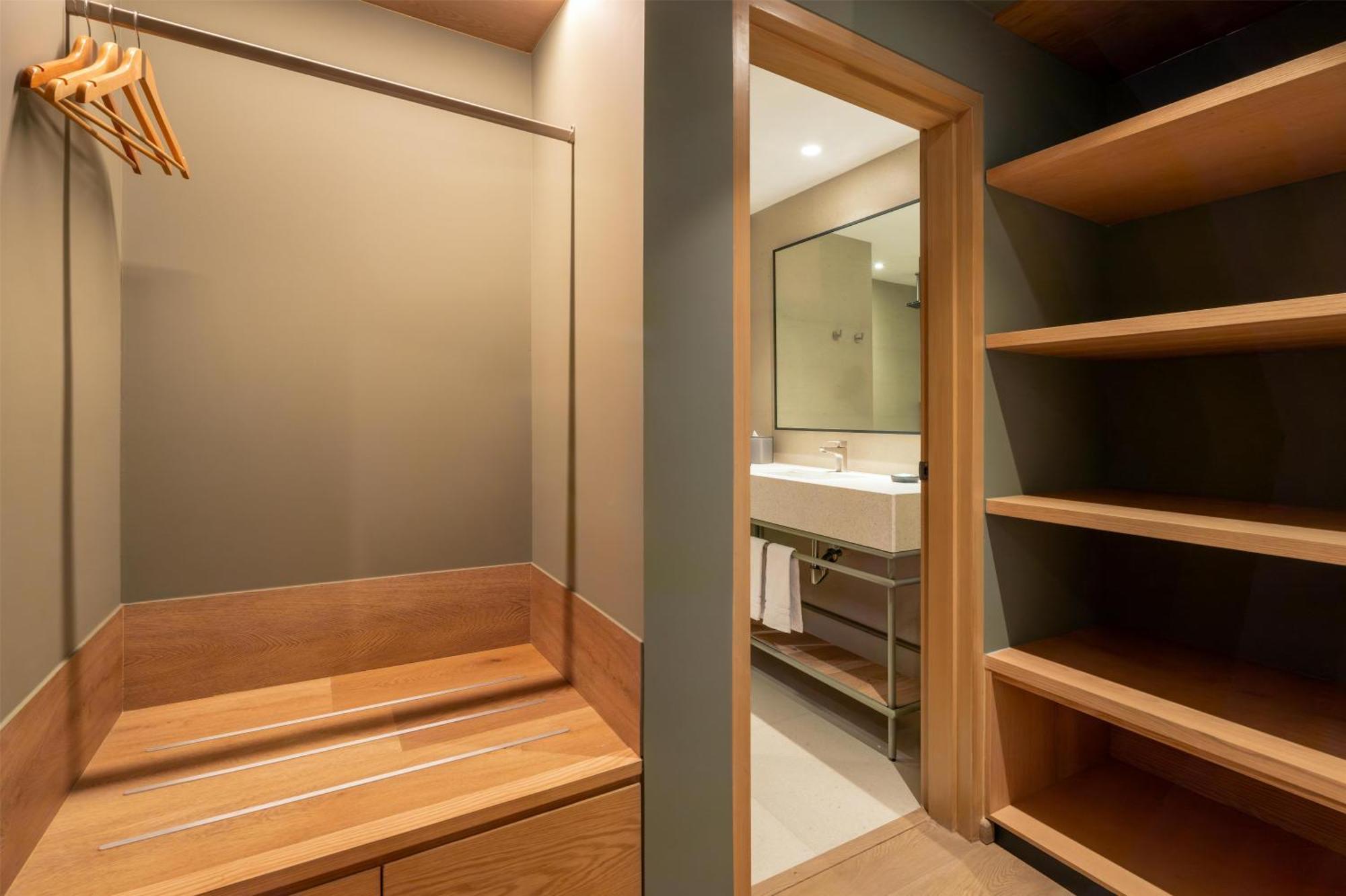 One-Bedroom King Suite