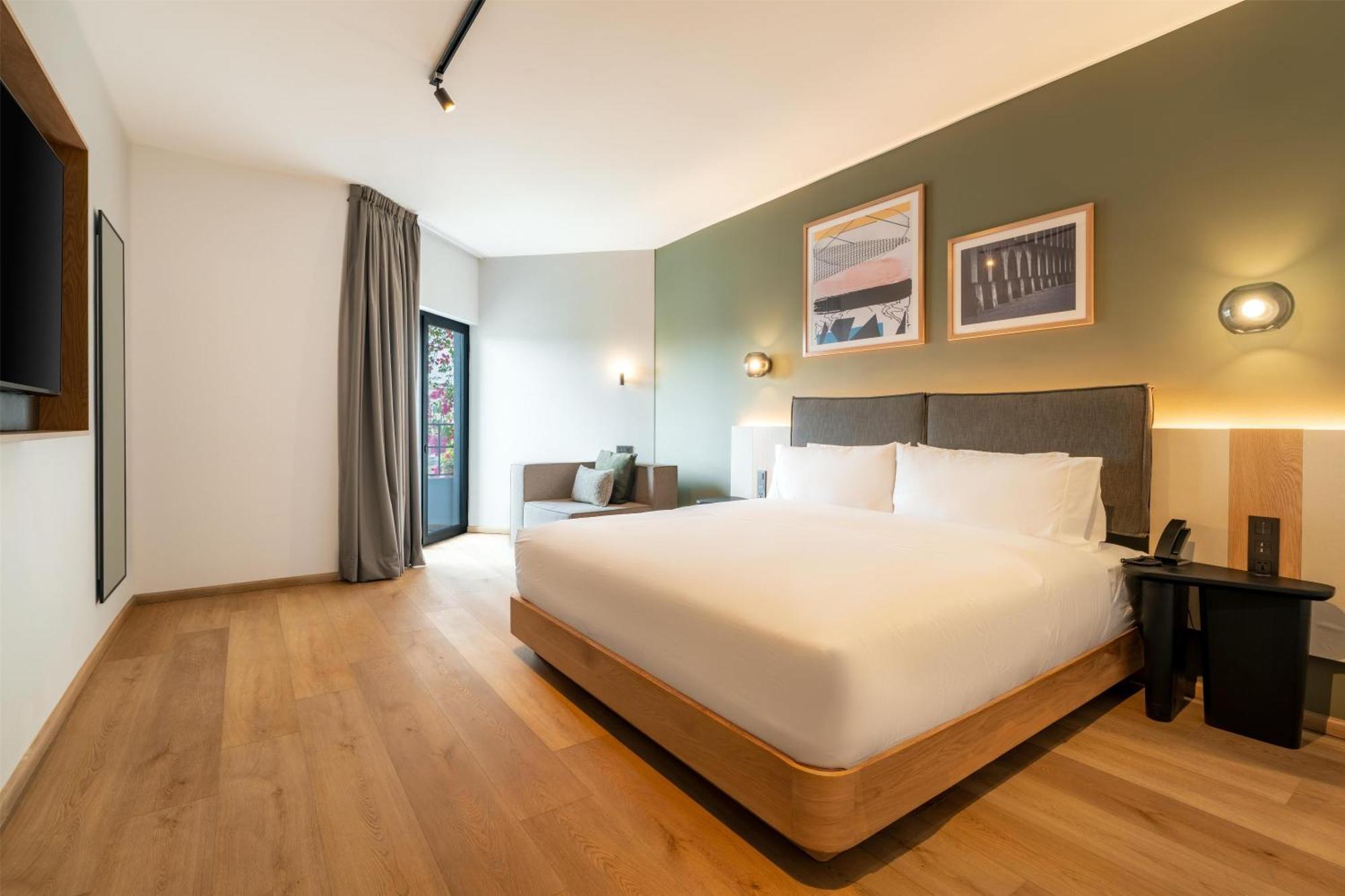 One-Bedroom King Suite