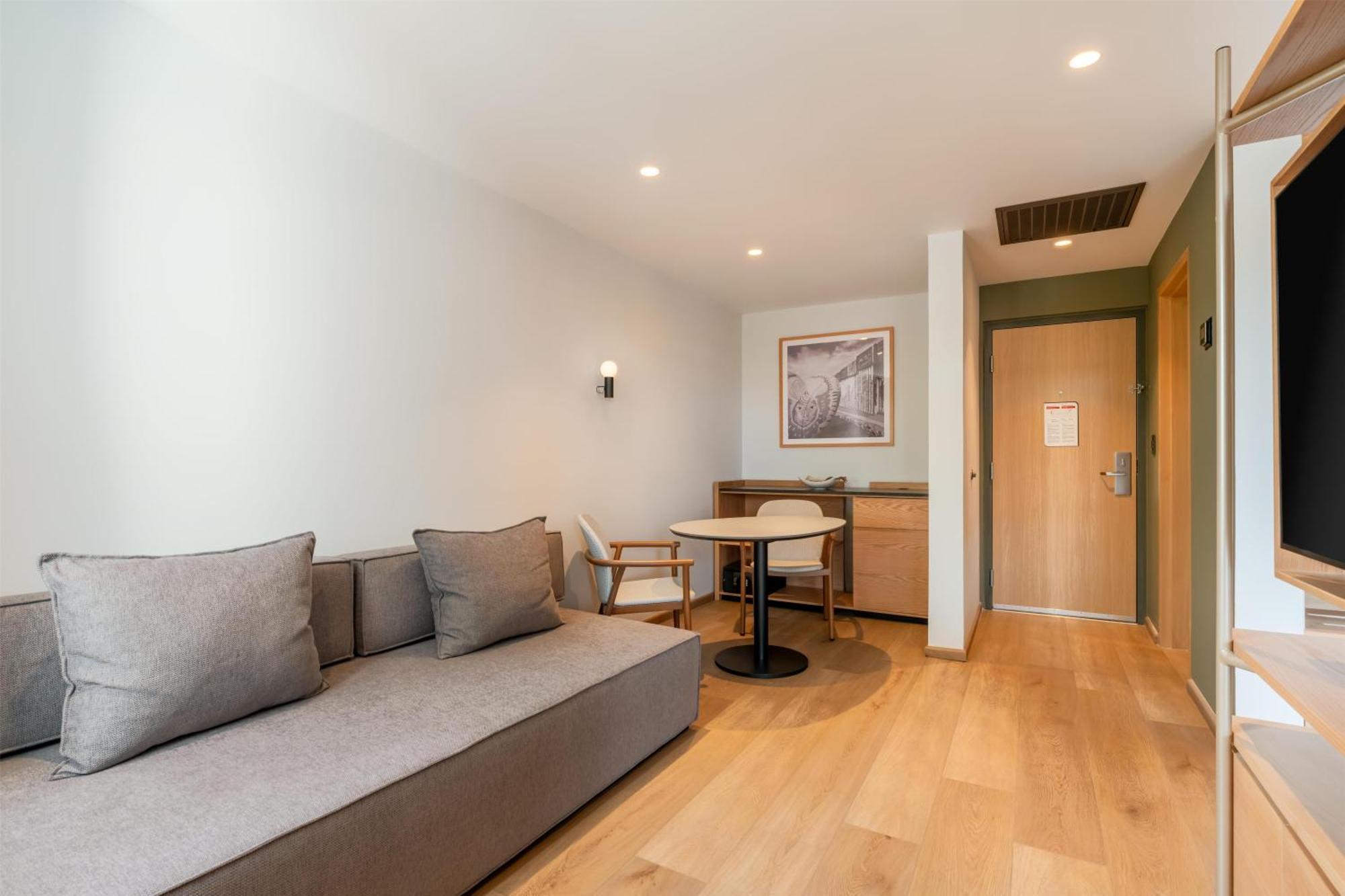 Junior King Suite Seating Area