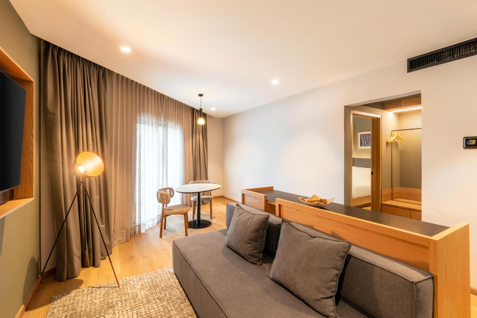 One-Bedroom King Suite