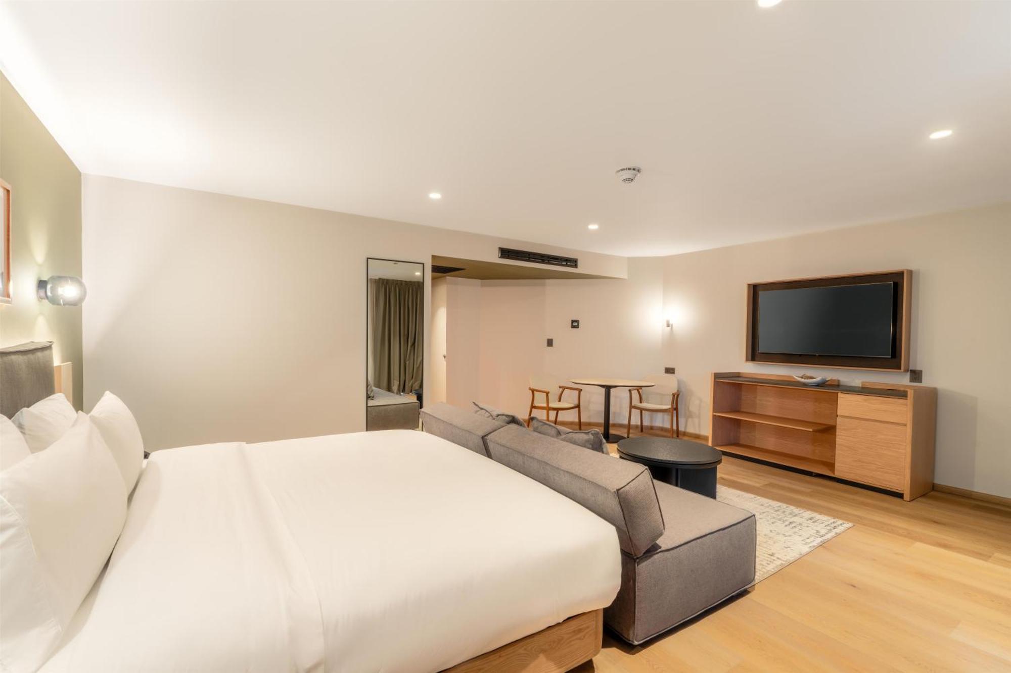 Junior King Suite Seating Area