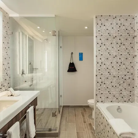 Hampton Inn By Hilton Tijuana-3